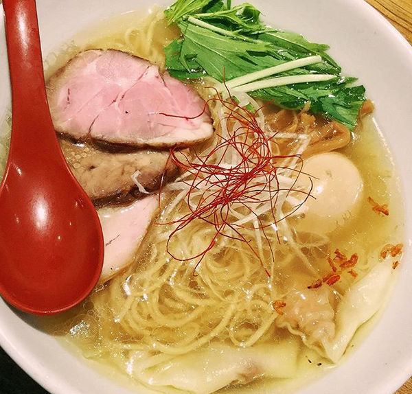 「香彩鶏だし特製塩ら一めん990円」@麺屋 翔 西新宿本店の写真