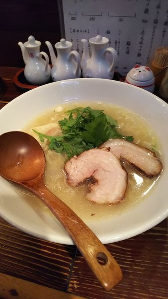 「本丸塩らー麺」@横濱元町 塩らー麺 本丸亭 元町店の写真