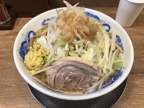 「ラーメン（中）全増し＆ニンニク抜き」@ジャンクガレッジ 大宮駅前店の写真