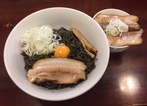 「【2周年記念 夜限定】ネロまぜ＋炙りチャーシュー丼」@らーめん風の写真