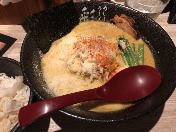 「マイルドカレーラーメン + チーズ + 麦ごはん(小)」@カレーラーメン 彩 SAIの写真