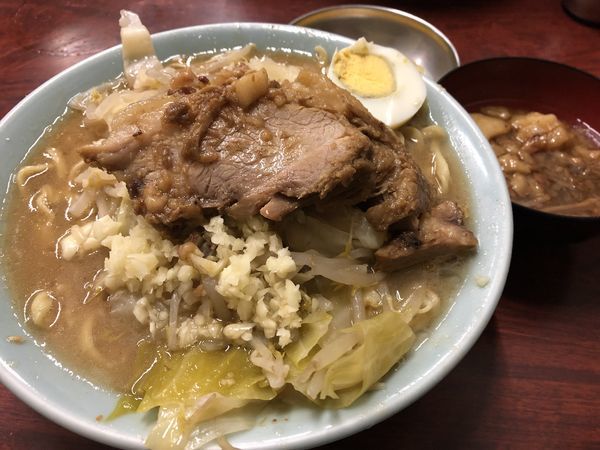 「富士丸ラーメン（にんにく・あぶら）＋あぶら＋生卵¥940」@ラーメン富士丸 神谷本店の写真