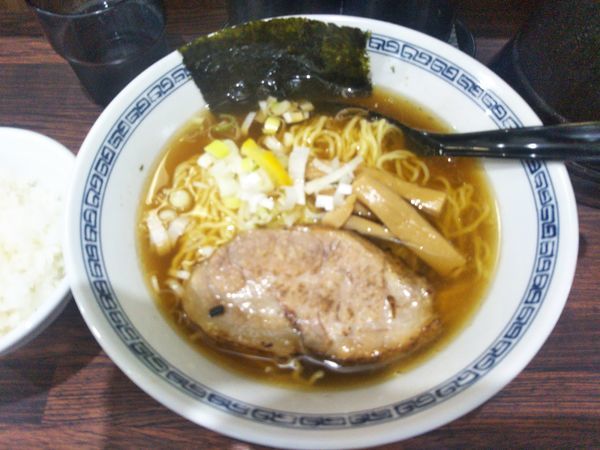 「ラーメン７２０円サービスライス付き」@中華そば 新の写真