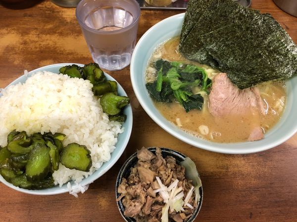 「ラーメン 650円 コマチャー150円 ライス大」@横浜ラーメン 武蔵家 船橋店の写真