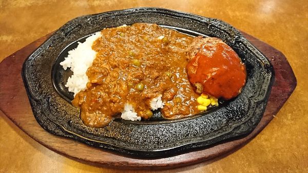 「ギャレット（キーマカレー＆ミニハンバーグ）　９２９円」@ビリーザキッド 柏西口店の写真