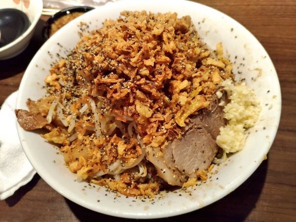 「汁なし（ニンニクヤサイアブラ）」@らーめんふぁんくらぶ 歴史を刻めの写真