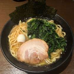 ラーメン 並 (680円) ほうれん草 (100円)