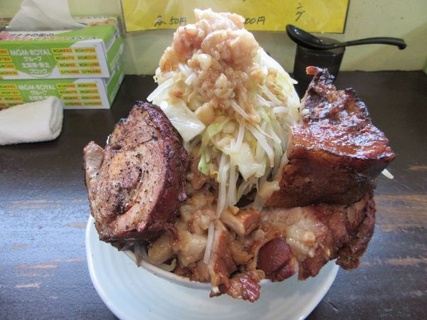 「大めんじろ（８３０円）＋豚増し２００円＋炙り豚Ｗ他」@めんじろの写真