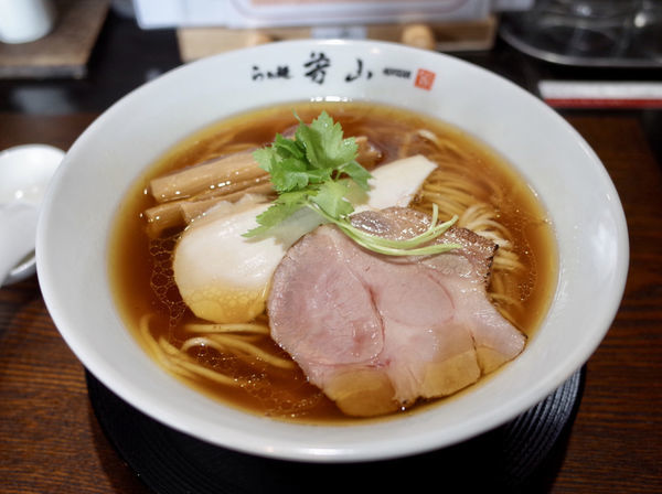 「鶏そば 醤油…730円‬」@らぁ麺 芳山の写真