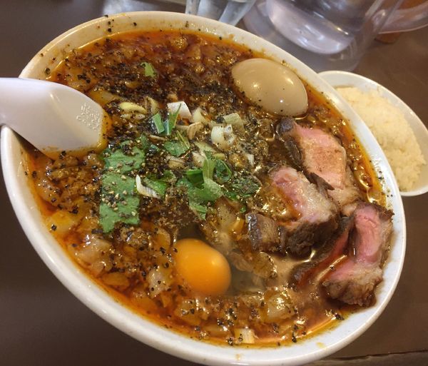 「窓豚限定 マサミのゴールデンボール 小ライス付き(生卵入り)」@鶏こく中華 すず喜の写真