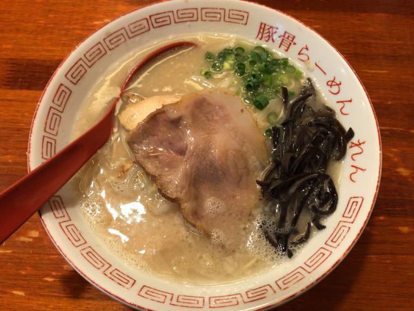 「博多ラーメン」@豚骨らーめん れんの写真
