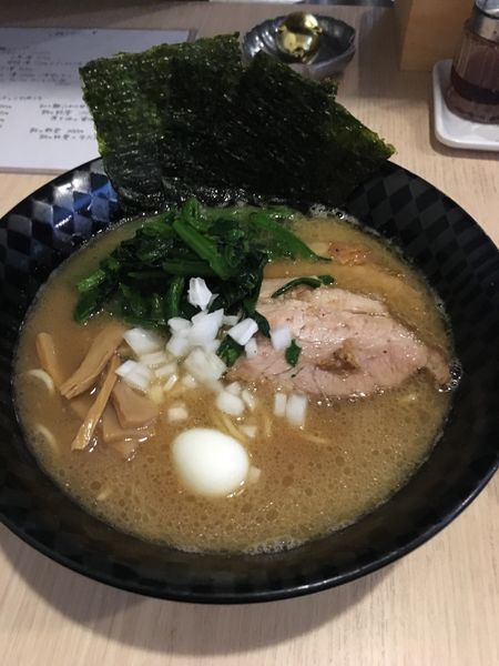 「家系ぽいの好き＋ほうれん草増し」@麺＆cafe Coi.Coi.の写真