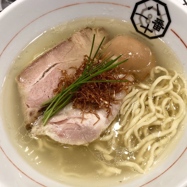 「うま味塩そば（中太縮れ麺）＋バルサミコ味玉」@81番の写真
