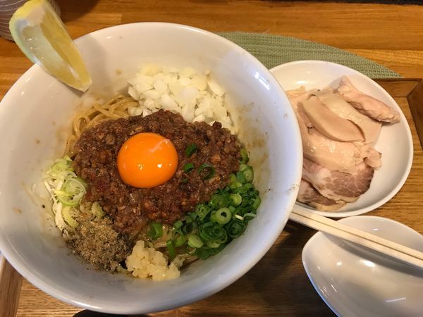 「スパイシーまぜそば チャーシュートッピング」@中華蕎麦 はざまの写真