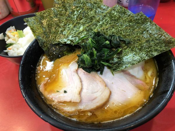 「チャーシューメン（中盛）＋ライス」@家系総本山 ラーメン吉村家の写真