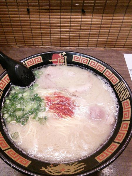 「らーめん　８９０円」@一蘭 横浜桜木町店の写真