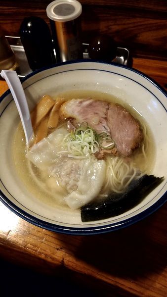 「塩ワンタン麺」@上州地鶏ラーメン 翔鶴の写真