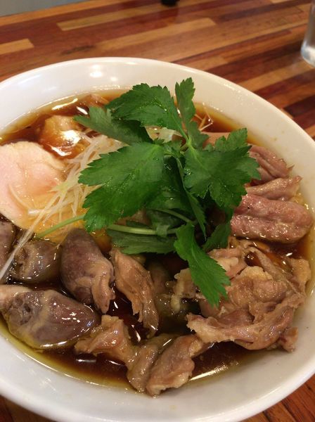 「【肉の日限定】鶏と醤油に拘った純鶏清湯生醤油らーめん １２５０円」@鮮魚らーめん 五ノ神水産の写真
