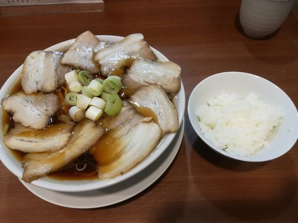 「チャーシュー中華そば＋半ライス」@濃厚中華そば 佐とうの写真