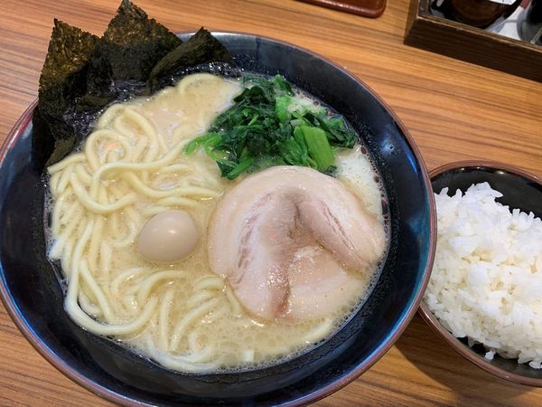 「ラーメン塩 並 +サービスライス」@横浜家系ラーメン 壱角家 新宿3丁目店の写真
