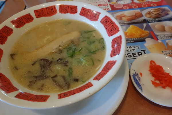 「本格濃厚　博多とんこつラーメン699 (税抜)」@バーミヤン 野田七光台店の写真