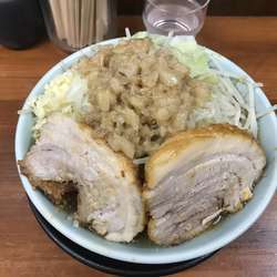 ラーメン並730円＋豚1枚100円＋野菜チョイニンニクアブラ