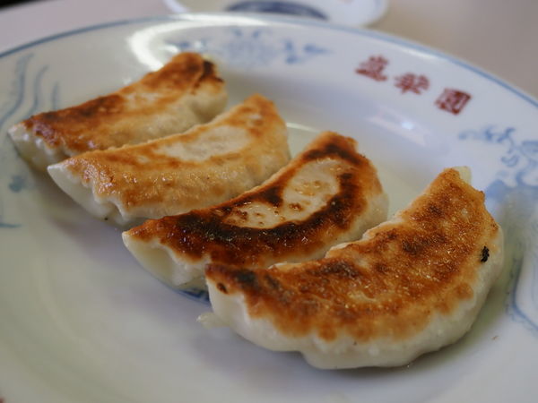 「ミニぎょうざ　４コ」@盛華園の写真