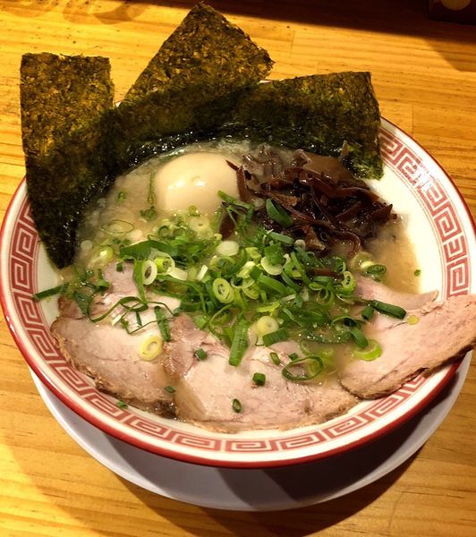 「豚全部のせラーメン」@いでゆ商店の写真