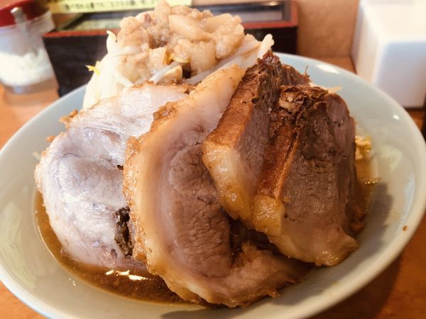 「ラーメン中＋豚マシ」@立川マシマシ ロイヤルスープの写真