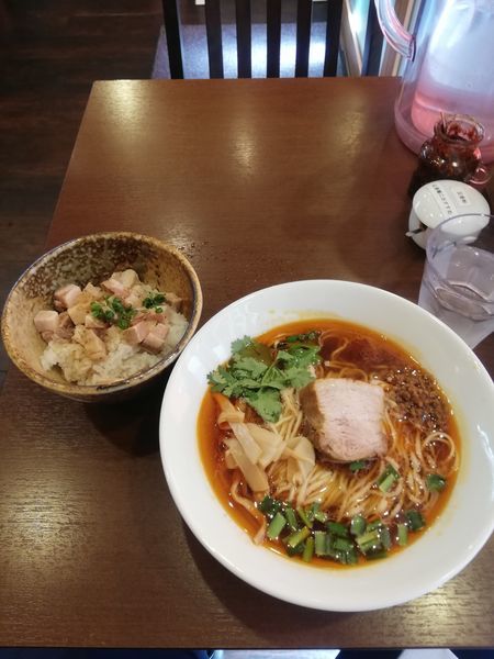 「紅湯麺と角切りチャーシュー丼 980円」@角煮酢豚麺 ゆきふじの写真