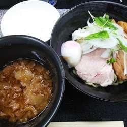 つけあぶらソバ（ニンニク）＋追い飯　900＋100円