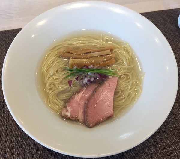 「宍道湖しじみ中華そば＜塩＞800円」@宍道湖しじみ中華蕎麦 琥珀 東京本店の写真