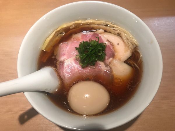 「特製醤油らぁ麺」@らぁ麺 はやし田 新宿本店の写真