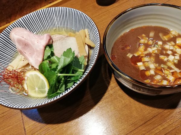 「鰹出汁に浸ったつけそば ピリ辛赤味噌仕立て」@寿製麺よしかわ 川越店の写真