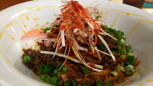 「黒カラシビまぜそば 辛味ネギ」@龍門瀑の写真