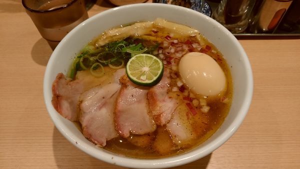 「白中華そば+味玉トッピング+サービスチャーシュー 900円」@麺屋 庄太 赤坂店の写真