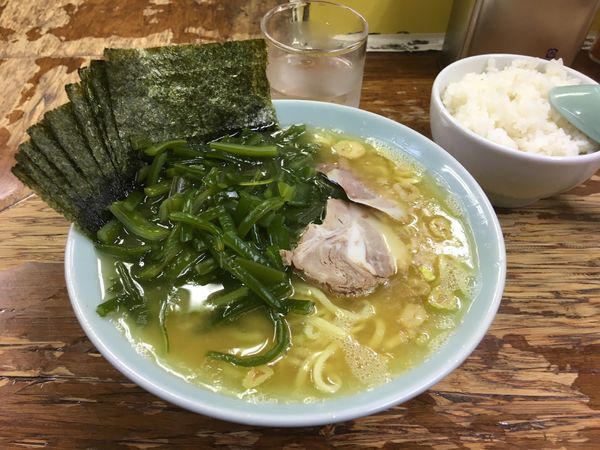 「ラーメン(700円)のり増(100円)茎わかめ(200円)」@まこと家の写真