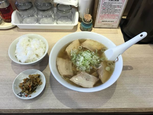 「喜多方ラーメン　680円」@喜多方ラーメン坂内 新宿西口思い出横丁店の写真