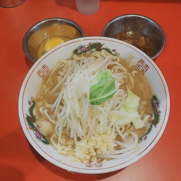 「ラーメン麺少なめニンニクアブラ」@ラーメン英二の写真