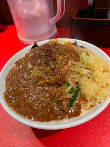 「麻辣タンメン 880円　サービス小ライス付き」@濃厚タンメン かめしげの写真