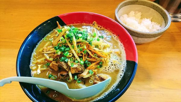 「【数量限定】鶏白湯 スパイシーカレー麺+小ライス(サービス)」@麺場 鶏源 TORIGEN 黄金町店の写真