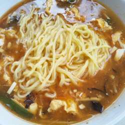 酸辣湯麺760円