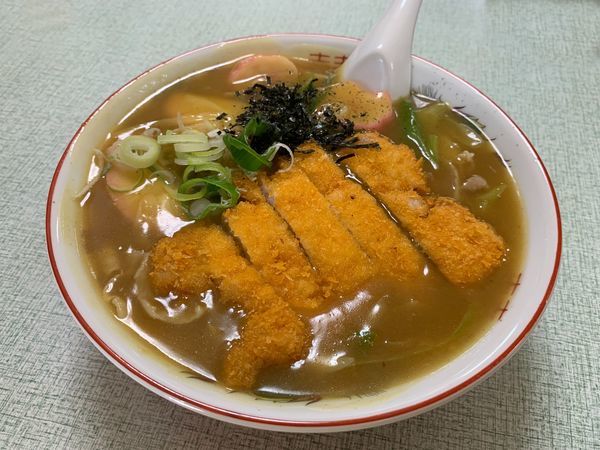 「かつのせカレー中華」@お食事処 三勝屋の写真