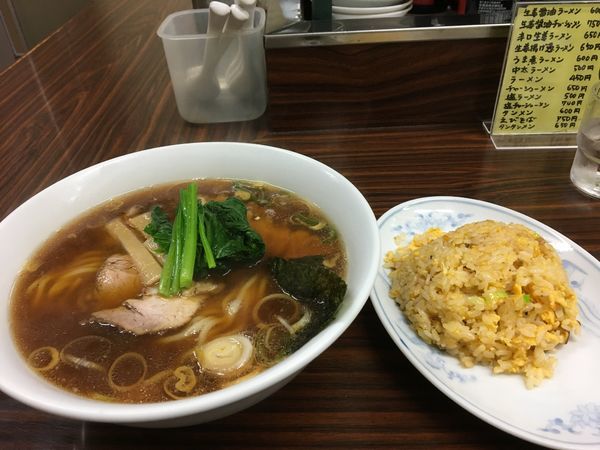 「生姜醤油ラーメン＋半チャーハン」@中華料理 天王の写真