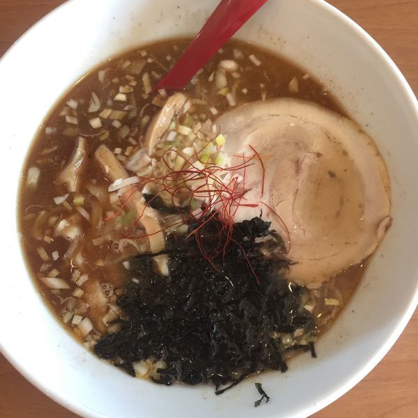 「魚だし塩らーめん 半麺」@栄昇らーめんの写真