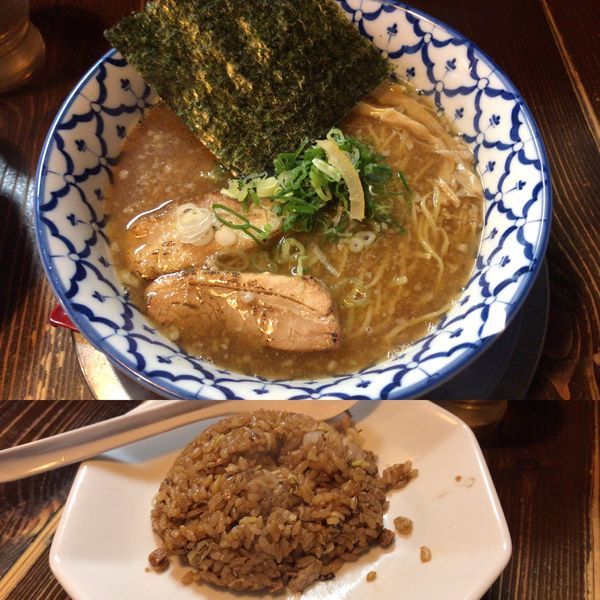 「だし醤油ラーメン650円 黒チャーハン250円」@夜鳴き軒の写真