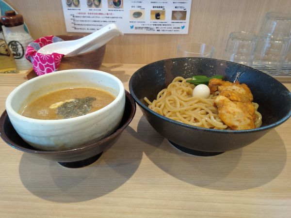「バタチキカレーつけ麺並８５０円追い飯無料」@麺処つむじの写真