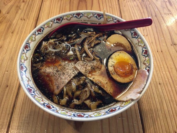「ブラック 味玉（900円）」@くじら食堂 nonowa東小金井店の写真