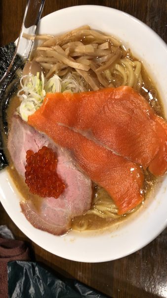 「鮭味噌らぁ麺 麺200g いくらとスモークサーモン」@Soupmenの写真