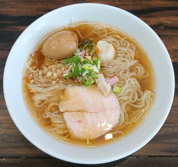 「鯵煮干し中華そば夏＋懐かしの固ゆで玉子」@中華そば 梟の写真